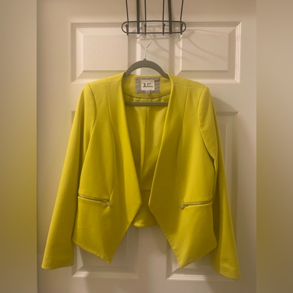 Gently Loved Neon Yellow Blazer with wrap around pockets. Pet Free! - Picture 1 of 3